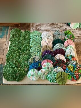 Handmade vintage Fabric Yo-Yo Quilt Pieces, total of 50!
